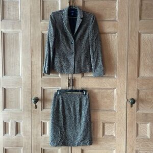 Beautiful Ann Taylor Suit, Size 6